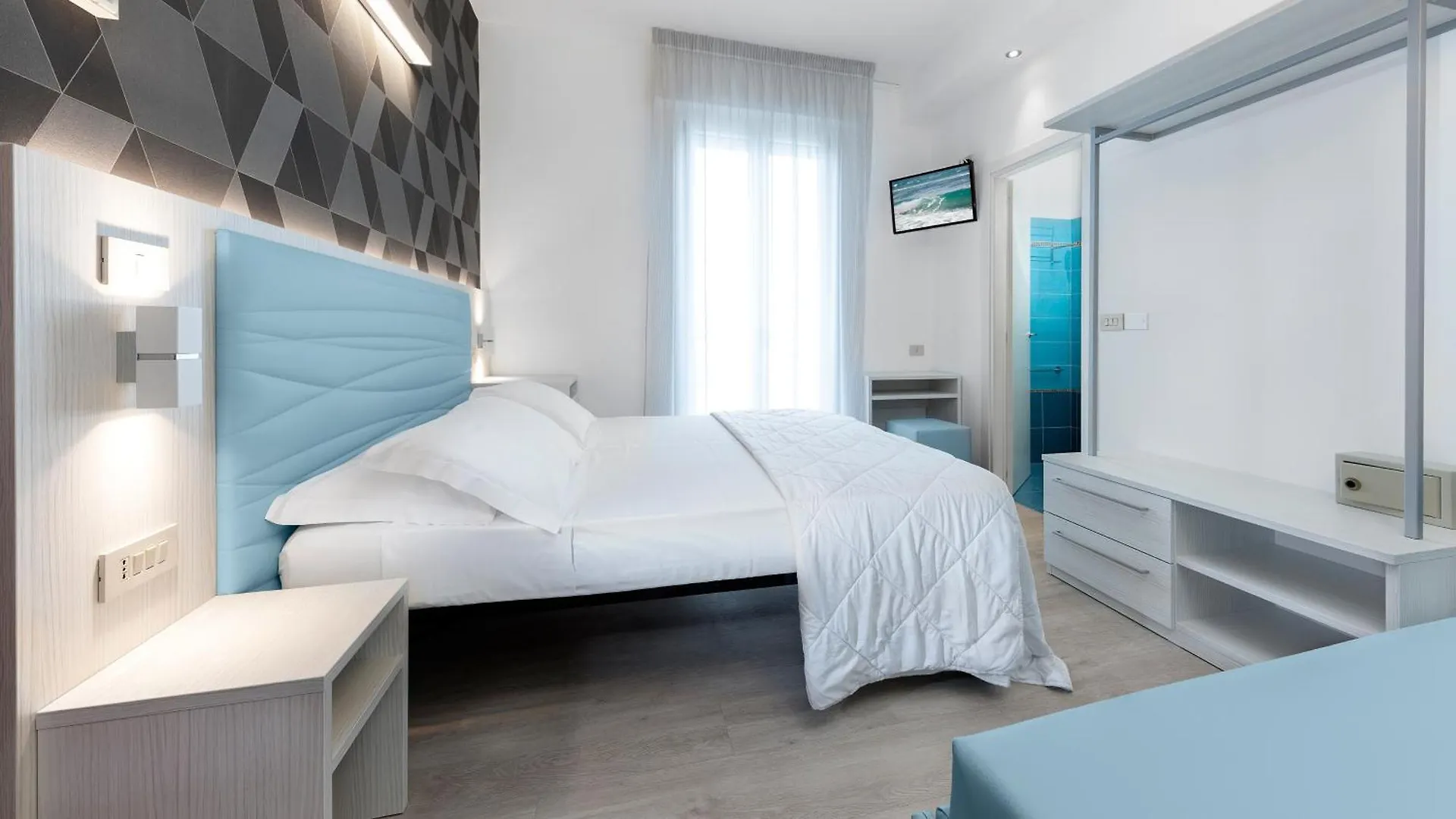 Hotel Eiffel Rimini 3*,  Italia