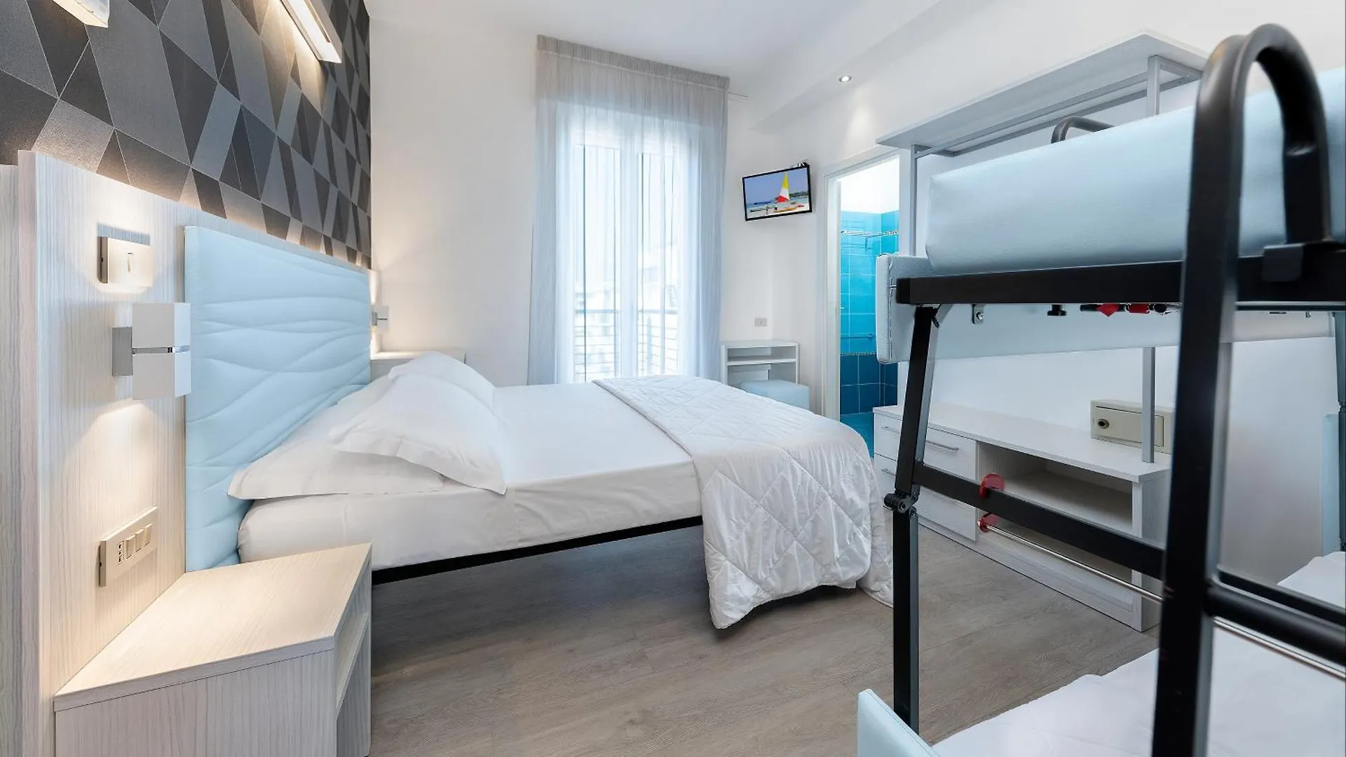 Hotel Eiffel Rimini 3*,